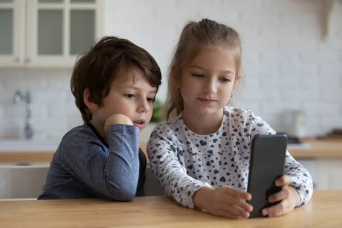 niños con celular