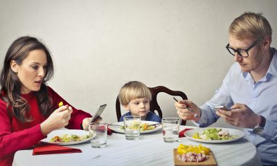 padres adictos al celular