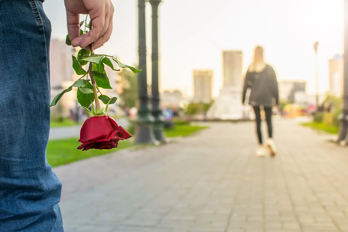 Por qué las mujeres se desenamoran antes que los hombres