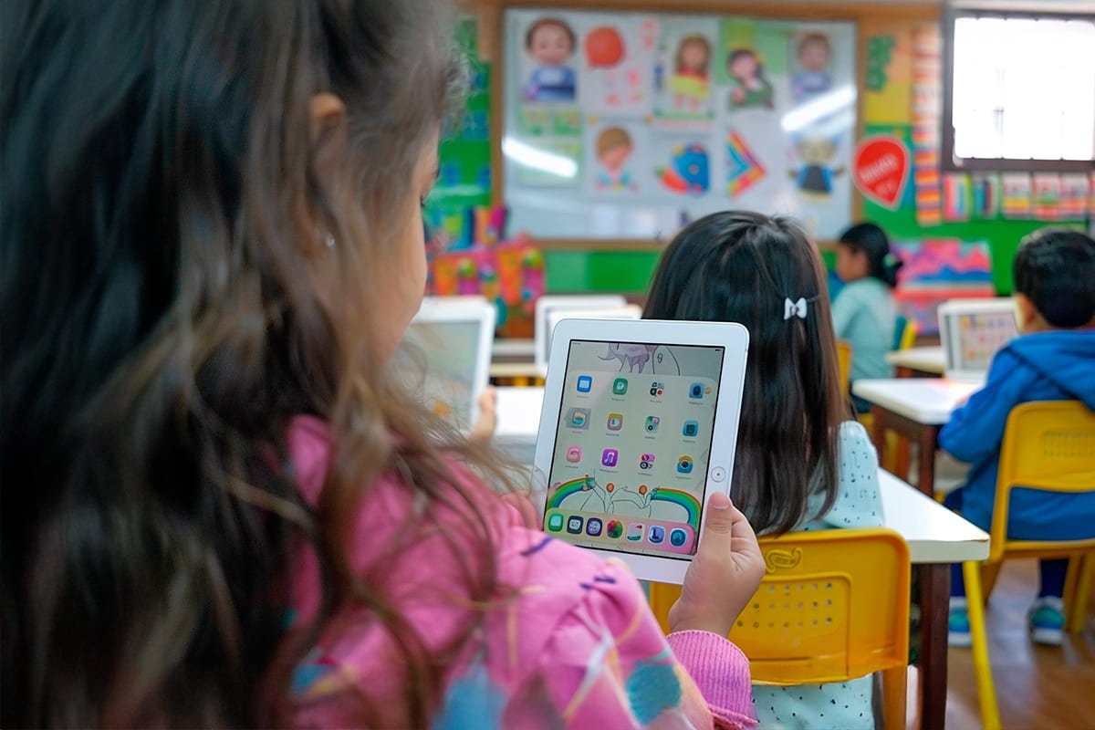 Las pantallas son una herramienta útil para el aprendizaje de los niños